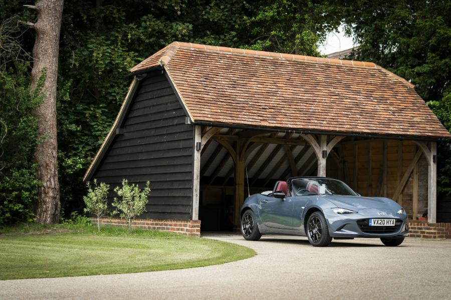  Mazda MX-5 R-Sport (ND) 2020 года  (UK) (фото 35 из 86)
